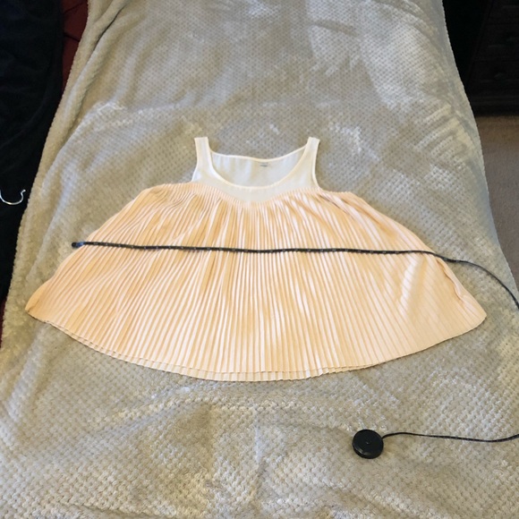 Cream and White Pleated Accordion Sweetheart Tank - Picture 6 of 9